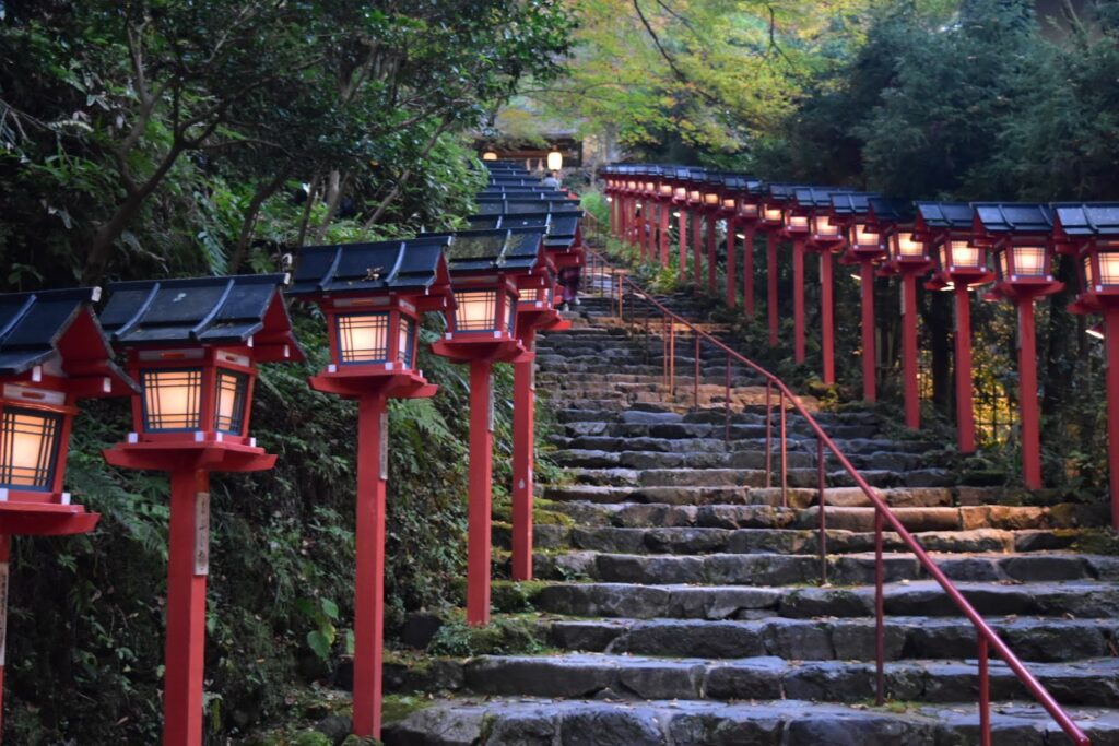 夏の京都観光ならコレ！】青もみじに川床も♩涼を堪能する旅～１日目～ - バスレポ