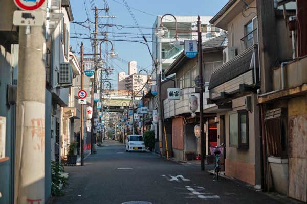 関西裏風俗ルポ】飛田新地よりアツい!? 注目の大阪ちょんの間スポット『松島新地』ぶらりハメ歩き旅！！ | デラべっぴんR