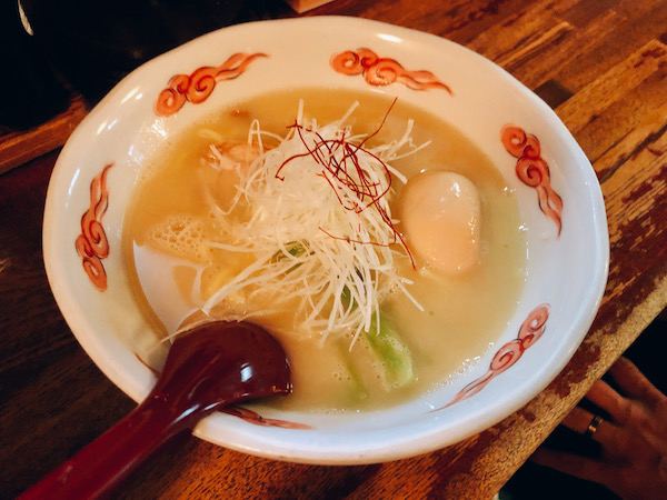 ミシュランも認めた味！ぽってりクリーミーな濃厚鶏白湯ラーメン日暮里『ぶらり』 | 東京ラーメンタル