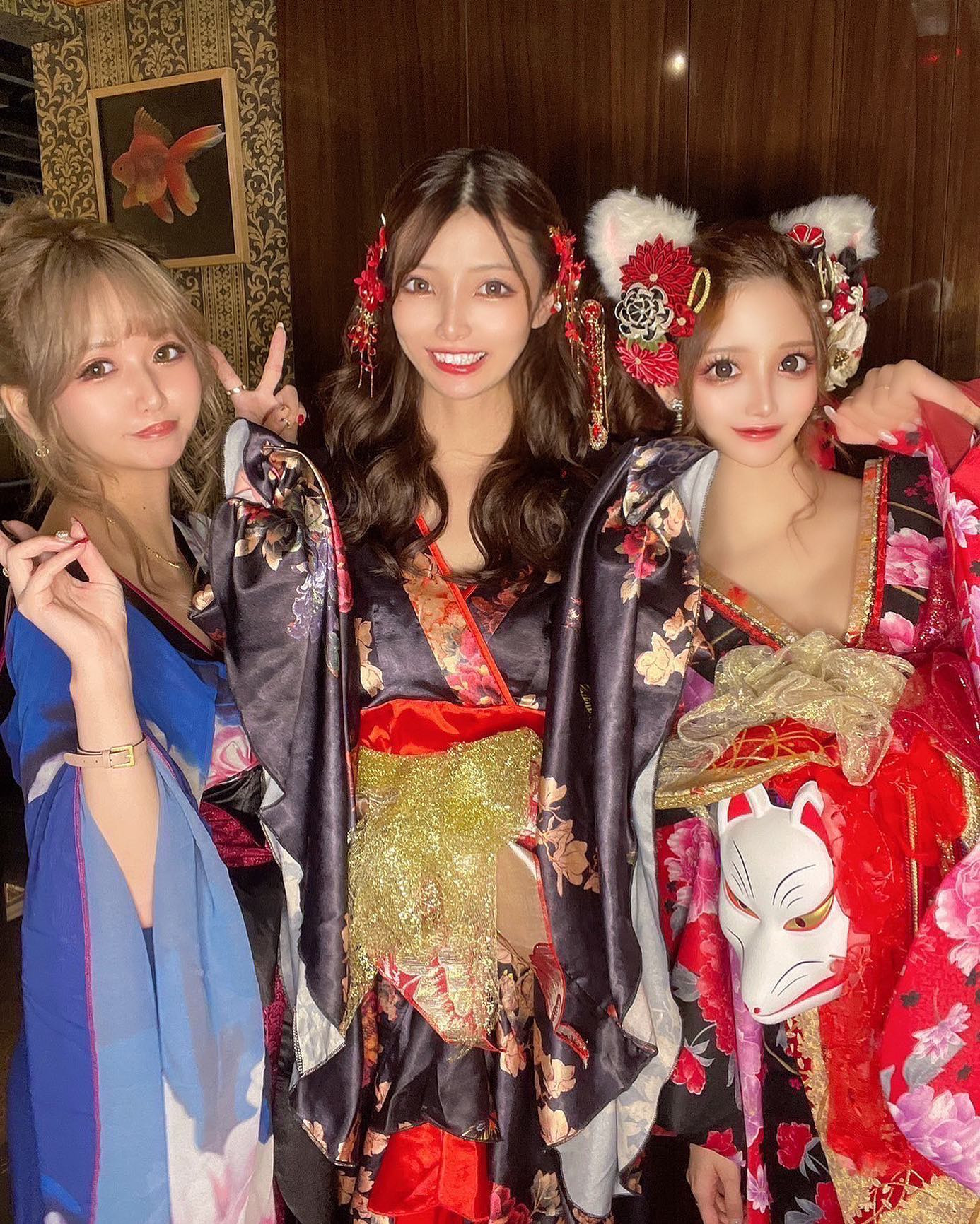 ホットニュース「先日は、花魁イベントにお越しいただきありがとうございました‼️ 皆様のおかげで、2日間大盛況でした😭😭  今後ともNOWをよろしくお願い致します🙏✨ 写真は乃愛さん、りおさん、あんなさんです😳