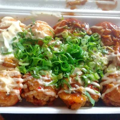 鉄板焼 カリトロ 十三総本店｣のお好み焼き＆たこ焼き。