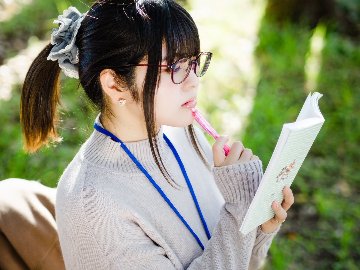 大人のローポニーテール集｜超簡単〜こだわりアレンジまで愛されヘアを紹介 | Oggi.jp