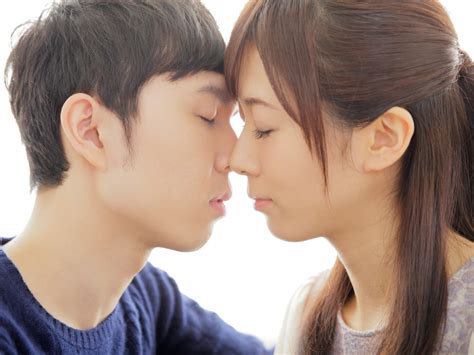 ディープキスのやり方。気持ちいいキスのコツと上手い舌使いを解説！ | Smartlog