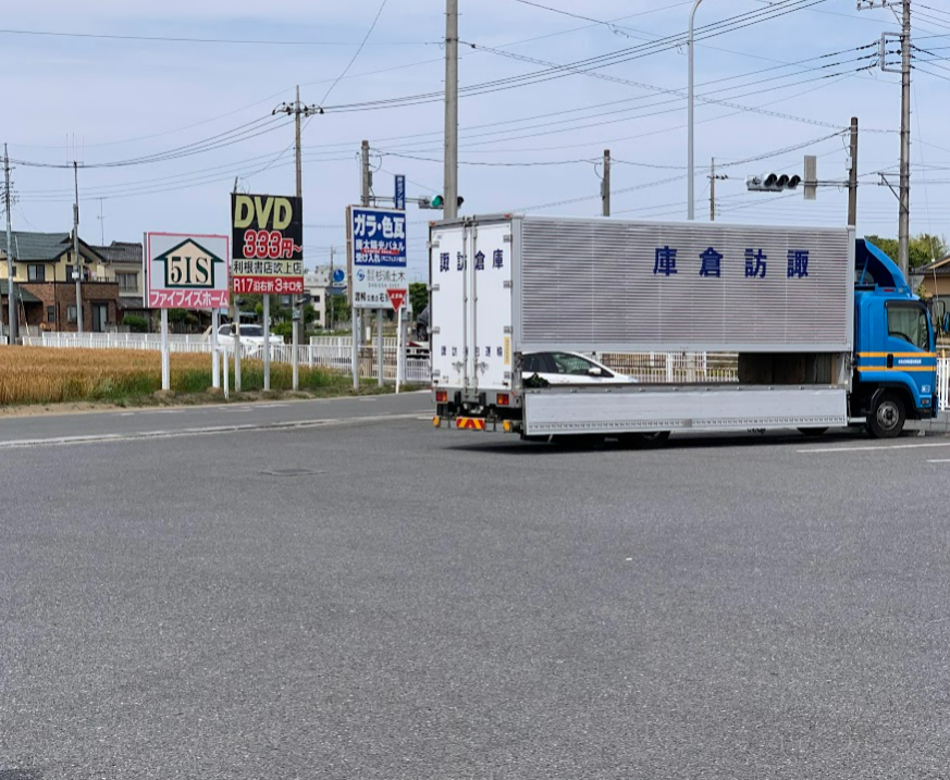 茨城県笠間市(4)、寂れたラブホ街と廃車両群 : 散歩と旅ときどき温泉