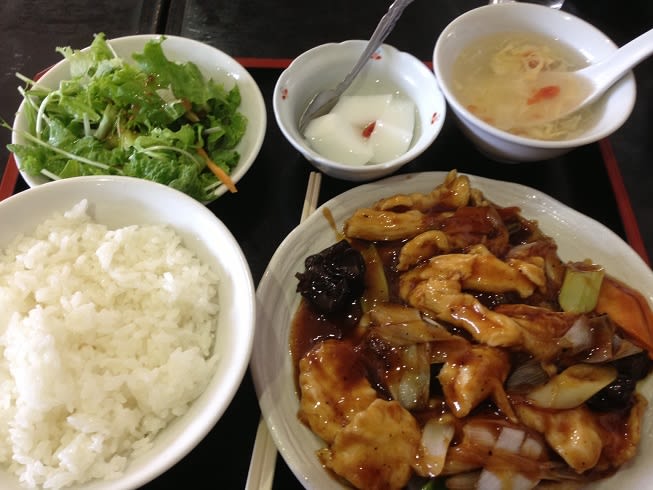 川崎の町中華・中華料理の鳳來軒（鳳来軒） テイクアウト有、美味しいピり辛ラーメン・昭和ラーメン・もつ煮込み・炒飯