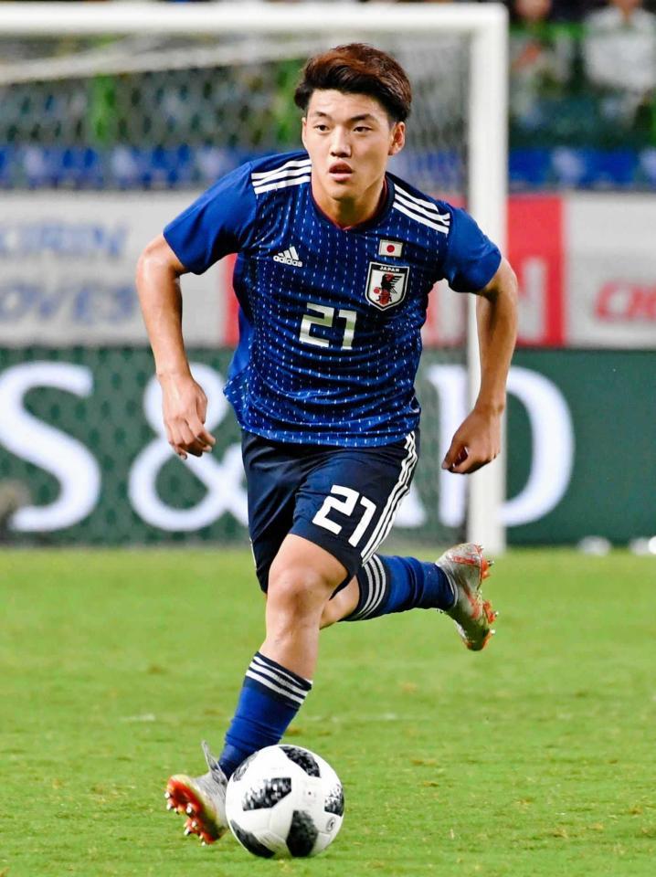 堂安律 vs. 長友佑都: サッカー日本代表メンタル戦