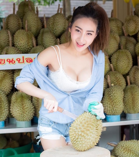 タイのセクシーなドリアン売り美人図鑑・おっぱいと魅惑の果実