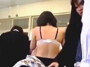 トイレで着替えるJKたち③～トイレで着替えて夜の街へ～【カメヤ】 | ピーセレ【Pcolle動画セレクション】