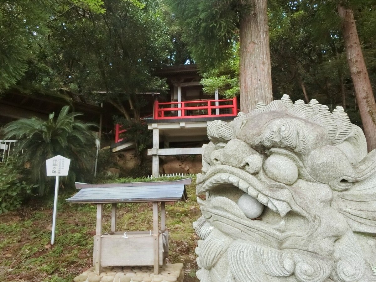 神社って言うか……むしろプレハブ小屋な神社「金山神社」【山梨】 | 日本珍スポット100景