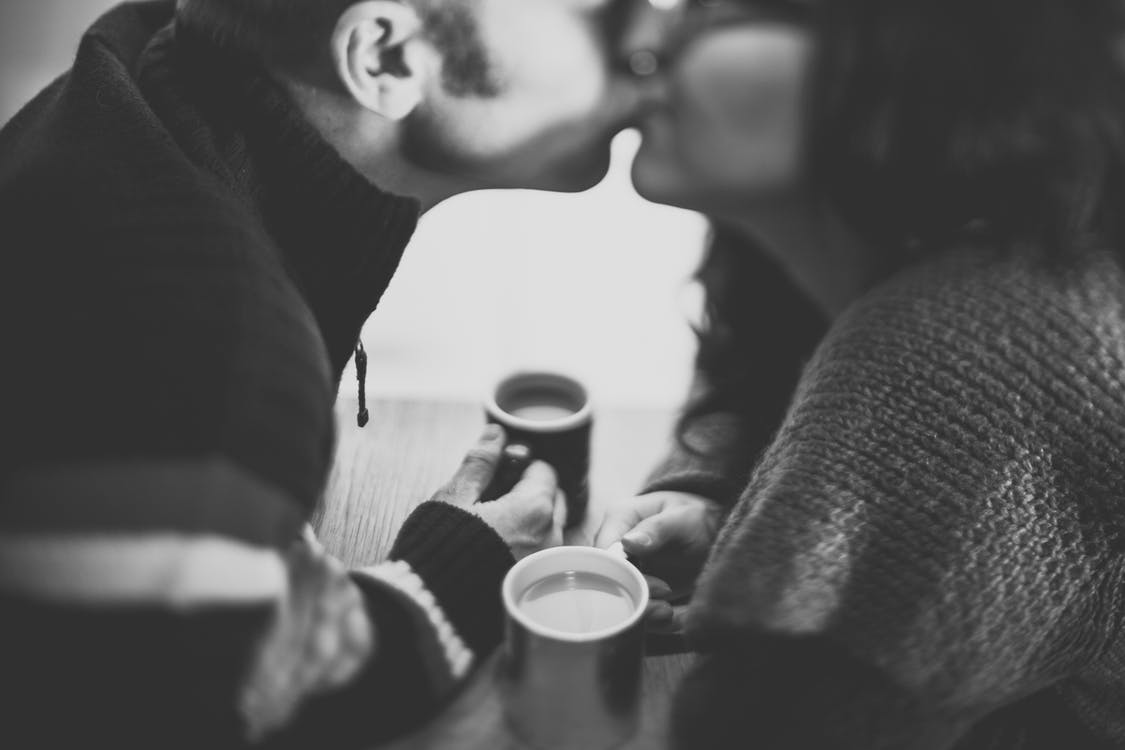 口移しを求める男性心理とは？上手に口移しキスをするためのやり方＆コツ