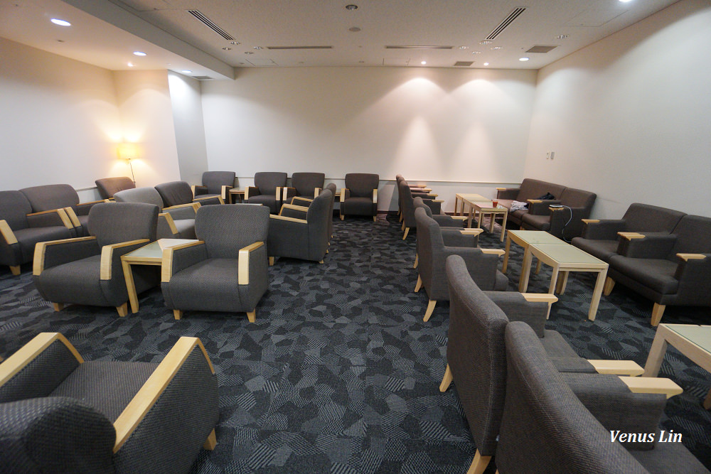 福岡貴賓室∥福岡機場貴賓室，Lounge Fukuoka︱國際線唯一一間貴賓室，華航長榮、Priority Pass卡可一起使用︱人潮多、餐點少︱56