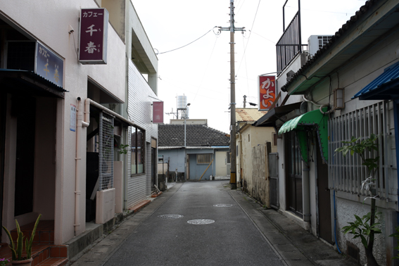 沖縄】壊滅したと言われるかつての米軍歓楽街（赤線街）を車で周ってみた』沖縄市・うるま市・伊計島(沖縄県)の旅行記・ブログ by  ST&Gさん【フォートラベル】