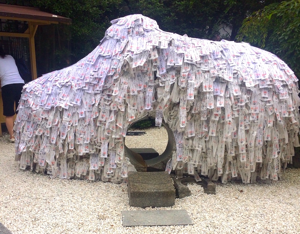 都内から観光がてら日帰りで行ける！縁結びにご利益がある神奈川の神社3選｜るるぶ&more.