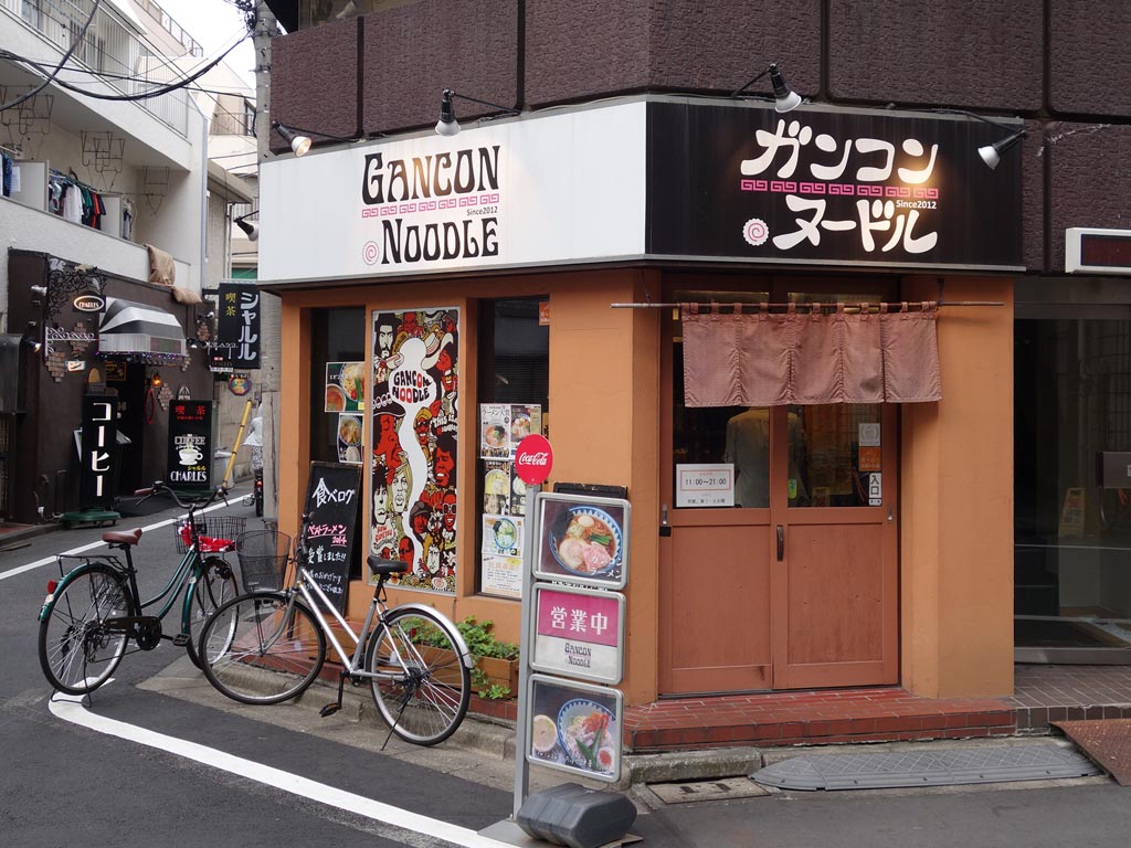 青森県青森市 麺山 駒込本店の白湯ラーメン