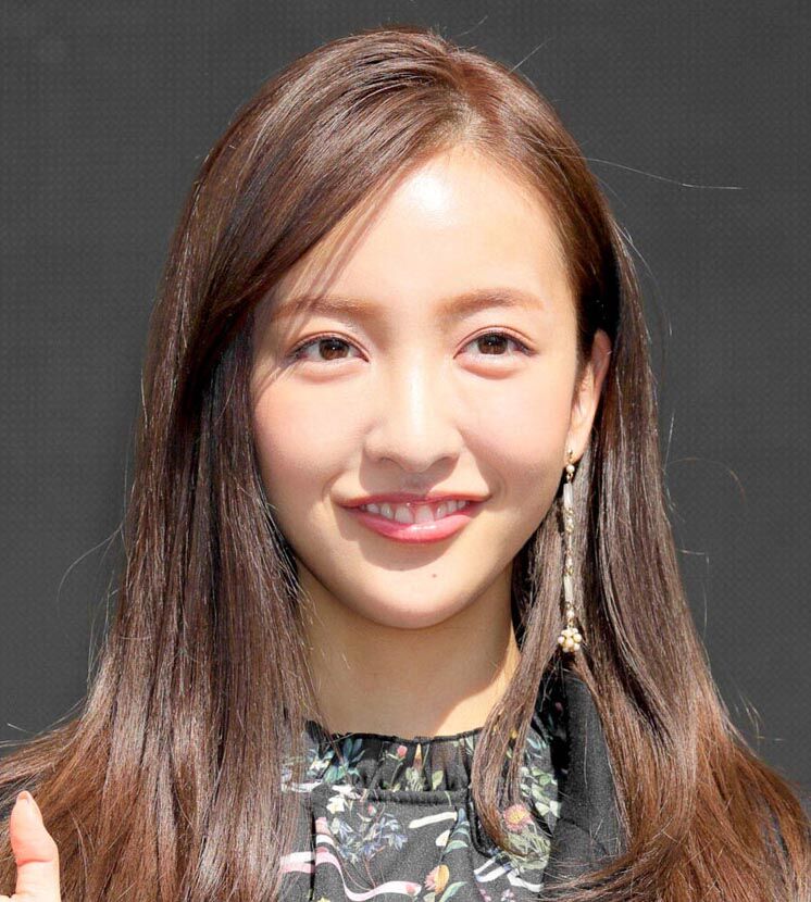 板野友美、3歳長女を“ほぼ顔出し” 七五三参りの親子3ショット紹介「ともちんにそっくり！」「可愛すぎ」  夫・高橋奎二投手と笑顔｜オリコンニュース｜徳島新聞デジタル