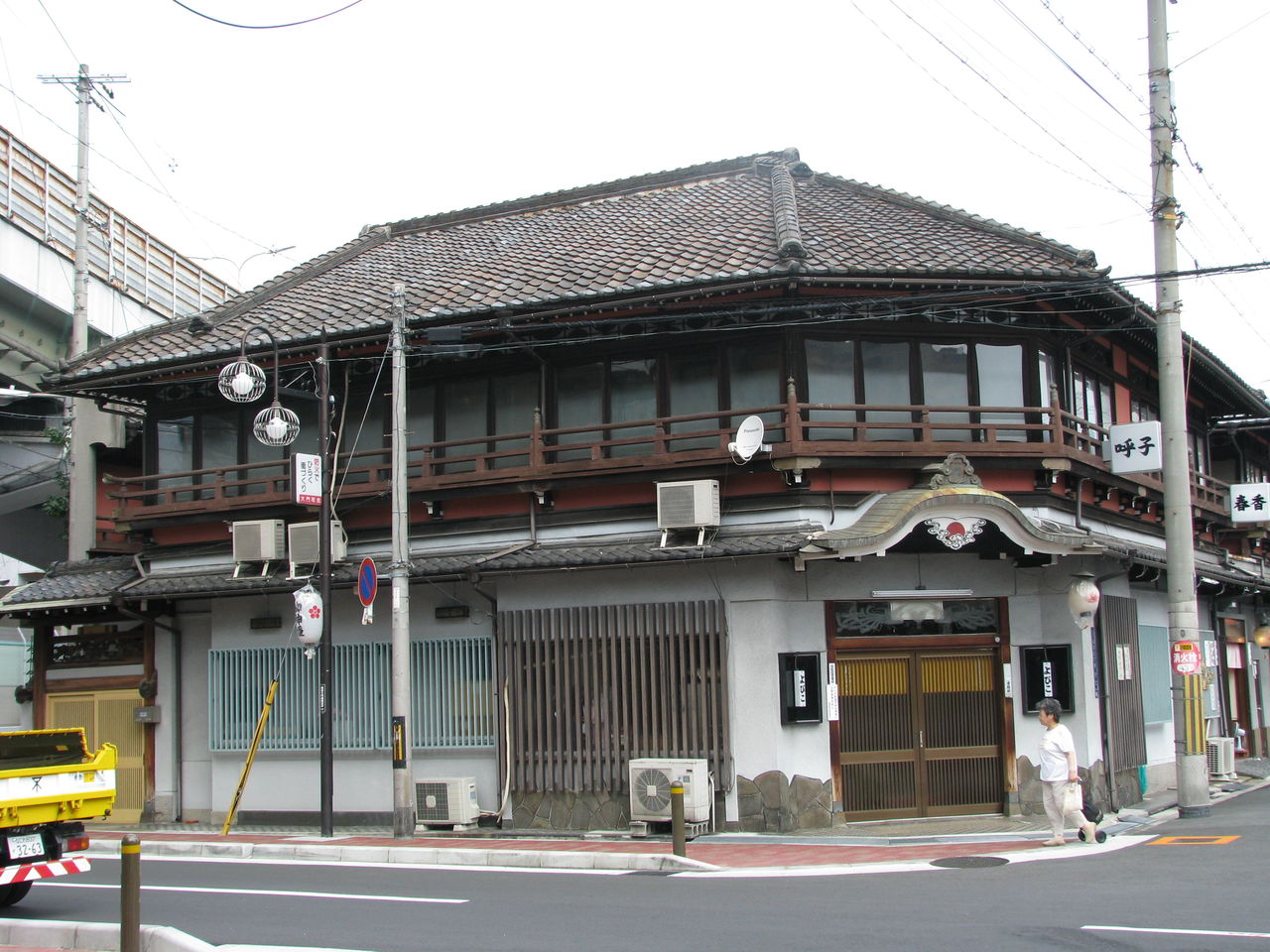 あいりん地区の天井、飛田新地の床板｜ミヤモトミヤ