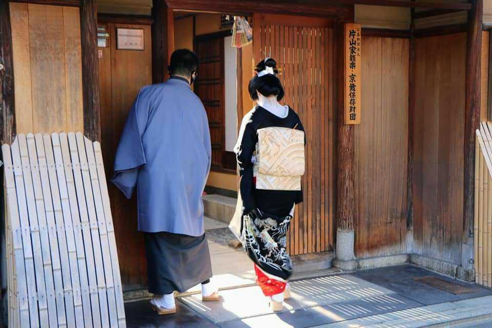 つる葉さんの結婚相手は京都在住！引き祝いの様子＆沖縄出身の祇園芸妓の生い立ち | Penguin-Press