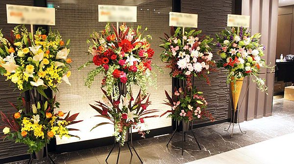 東京・日本橋三井ホールの3Dプロジェクションマッピング「フラワーズバイネイキッド(FLOWERS BY NAKED)」 |