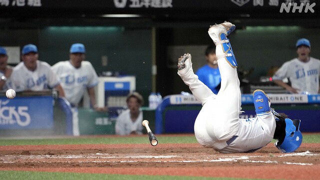 菜々緒が始球式でまさかの死球 平謝りもヤクルト山崎は直後に先頭弾！/野球/デイリースポーツ online