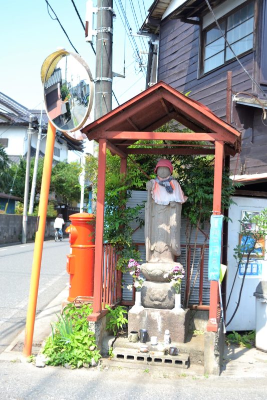 錺金具が光る [秋津神社] 東京都