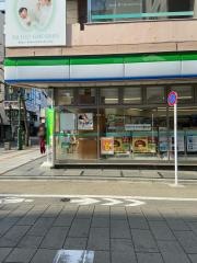 ファミリーマート 八王子ユーロード店／ホームメイト