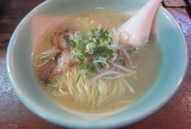 家系ラーメン有段者になれ！ 松山市の「黒帯」で正しい食べ方のライスとラーメンをすする！ | KITONARU（きとなる）