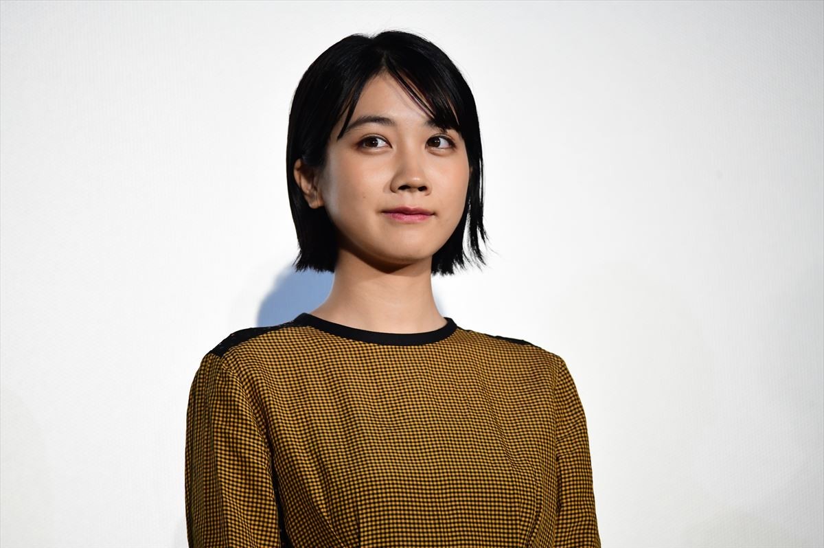 浜辺美波「優しさを持っていれば、どんな争いも必ず解決方法を見つけられるんです」【ウィークエンド・インタビューズ 第19週】 メンズノンノウェブ