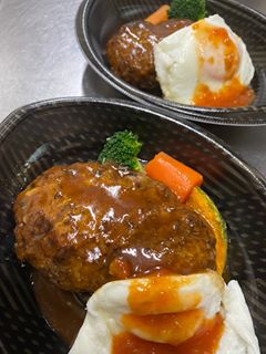 西条市のハンバーグ専門店🎵 カジュアルダイニングBONさんの チーズハンバーグ(1050円) 大きくてフンワリ柔らかいハンバーグに