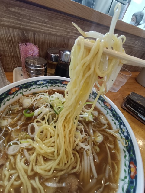 ラーメン】あっさり系の極旨スープ、神戸元町“順徳”の「ねぎそば」に翻弄 - いかりんの『うっしっし～日記』