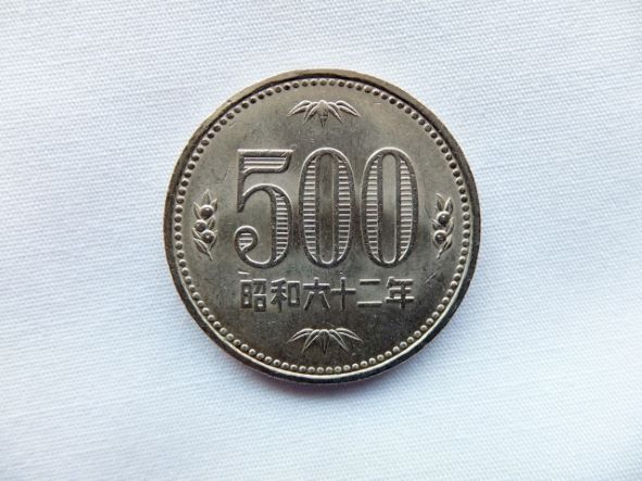 昭和64年の500円玉に価値がある2つの理由とは？高価買取のコツも紹介 | うるココ