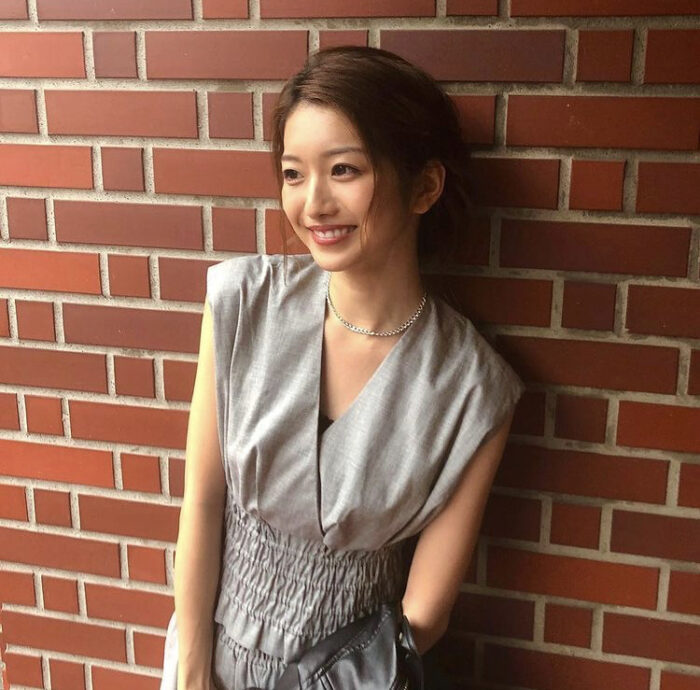 CanCam専属モデル小室安未、美しい背中の水着ショットを披露！「女神」「癒される」と絶賛の声│推しごと