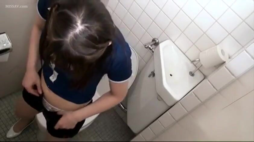 ゲイ動画】会社のトイレでオナニーをしていた男が同僚の男にばれてオフィスでアナルセックスで犯されることになる！ | 無料ゲイ動画イケメンポルノ