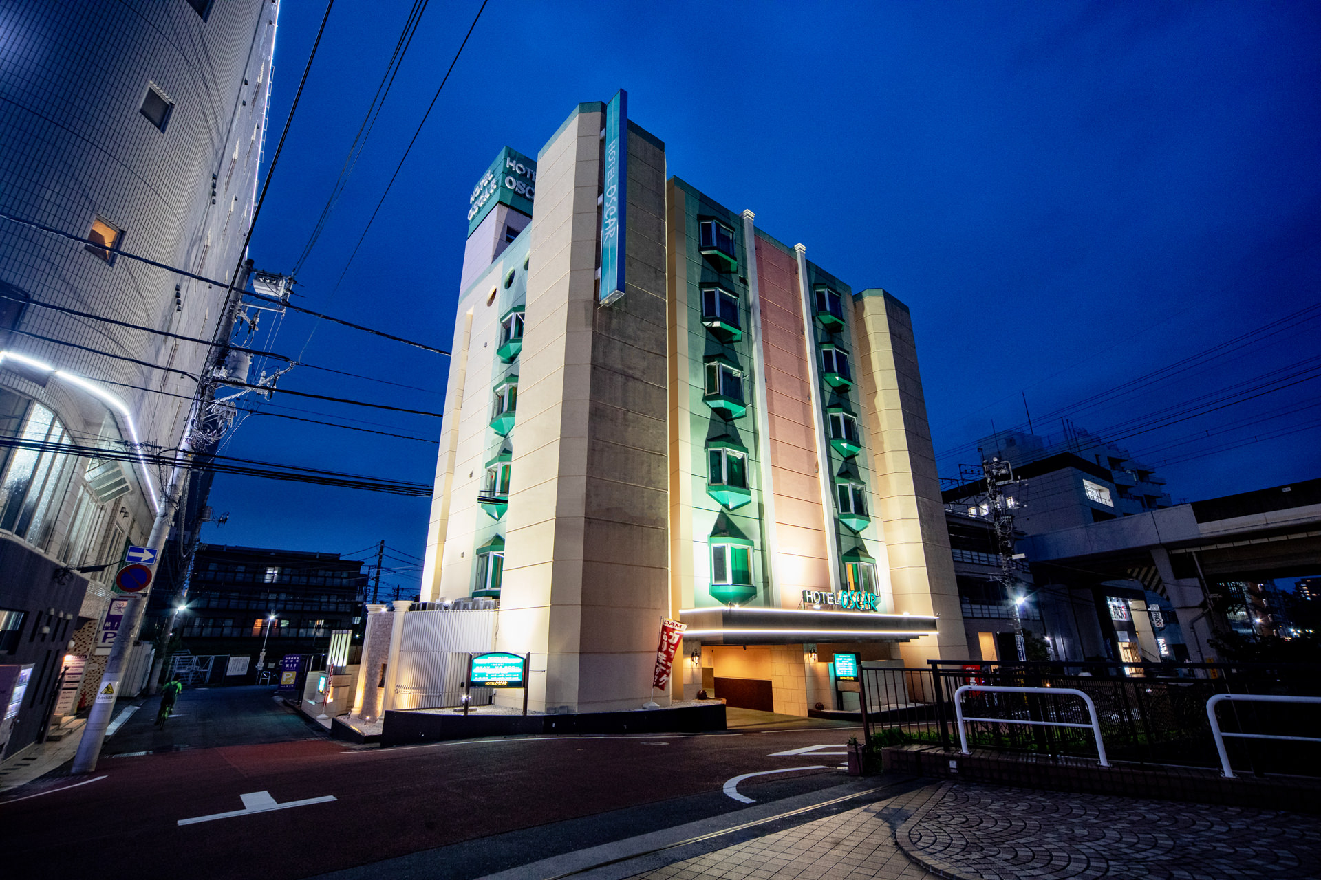 ホテルバリバリ松戸 | 駅から3分でリゾートへ