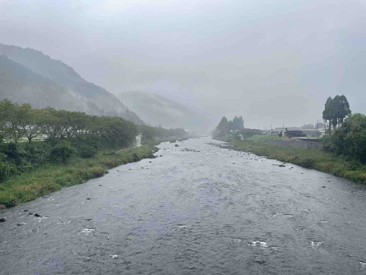 8月31日 午後12時頃, 午前中の雨で、久しぶりに、1.5〜1.6ｍ程度　, 増水してます。,