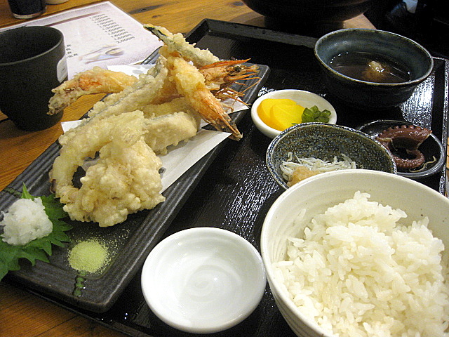 ボリューム満点] 兵庫・芦屋グルメ 大人気の酒魚 いちえの朝定食500円